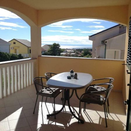 Apartman Dora Povljana Bagian luar foto
