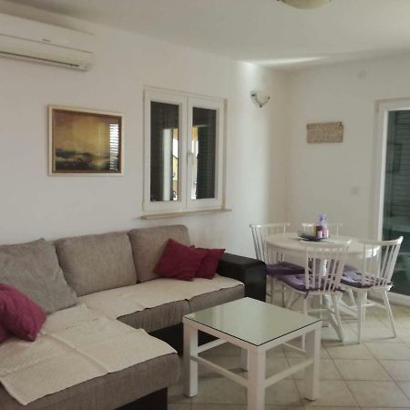 Apartman Dora Povljana Bagian luar foto