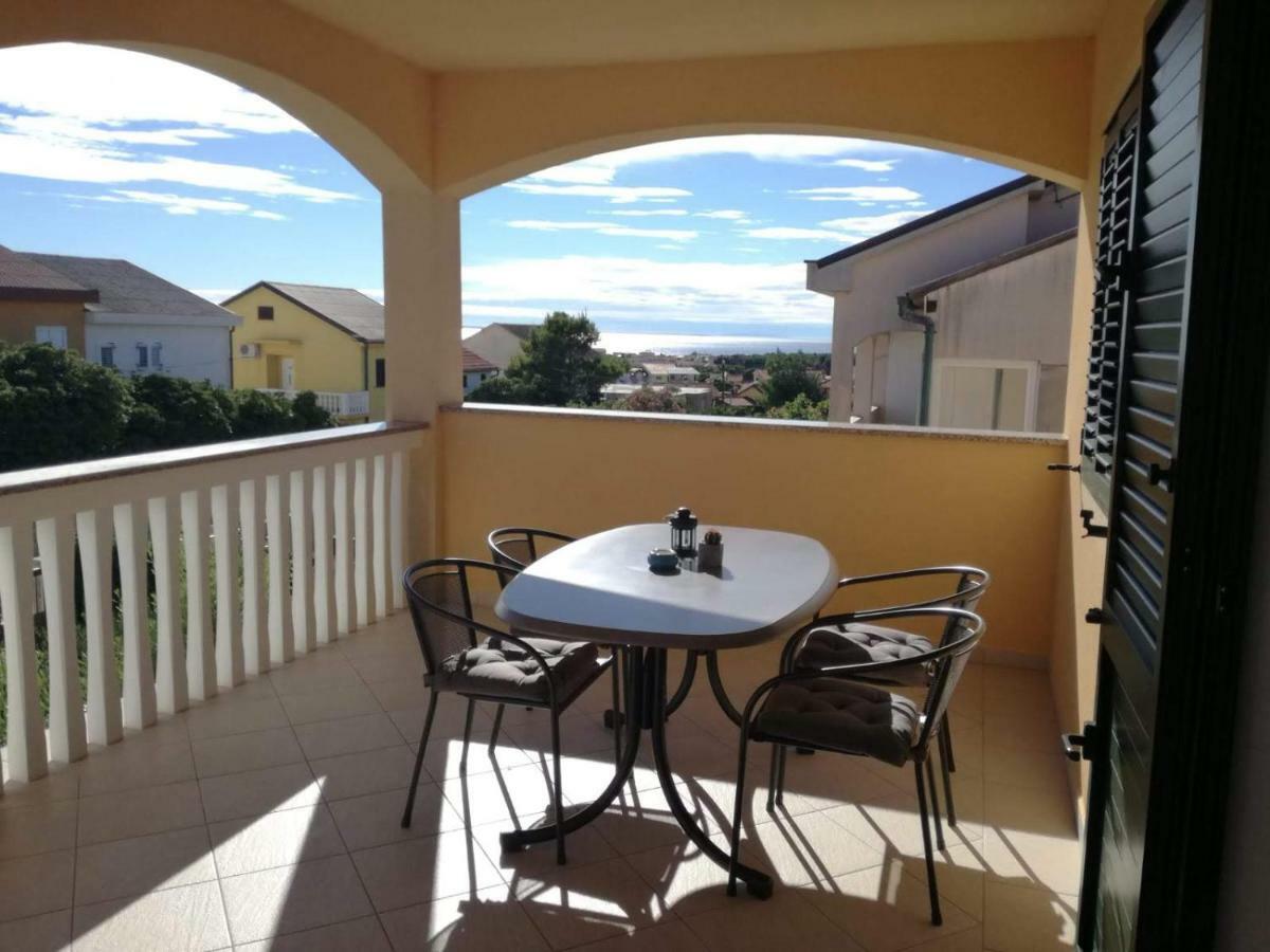 Apartman Dora Povljana Bagian luar foto