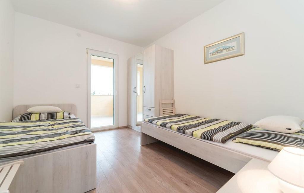 Apartman Dora Povljana Bagian luar foto
