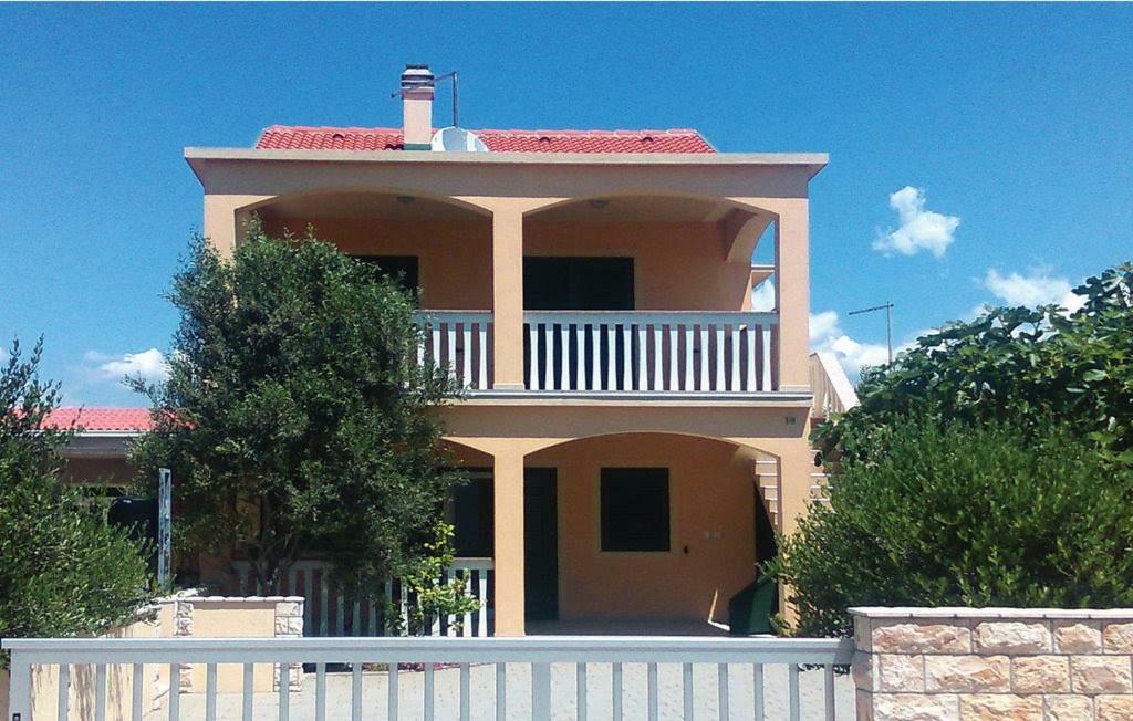 Apartman Dora Povljana Bagian luar foto