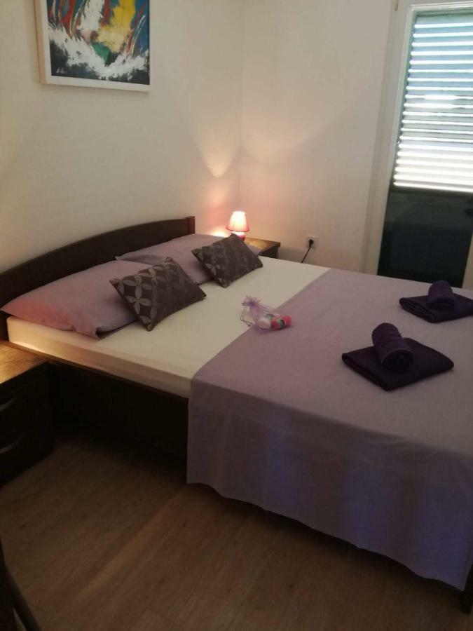 Apartman Dora Povljana Bagian luar foto