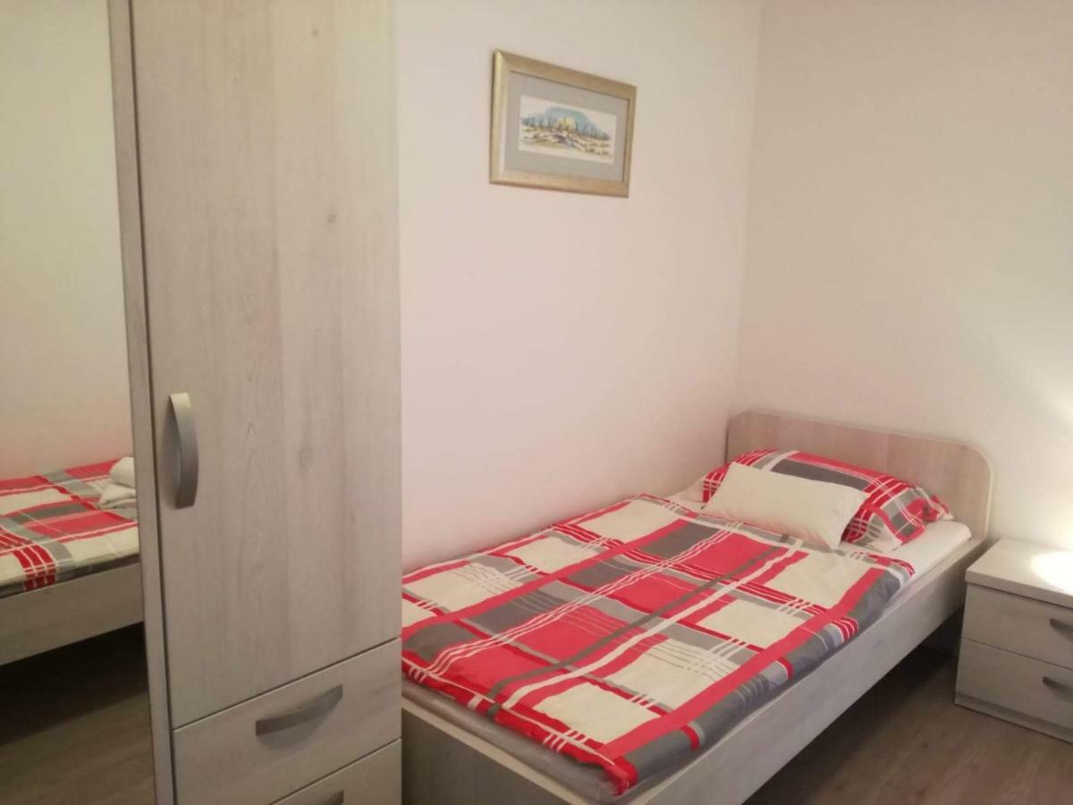 Apartman Dora Povljana Bagian luar foto