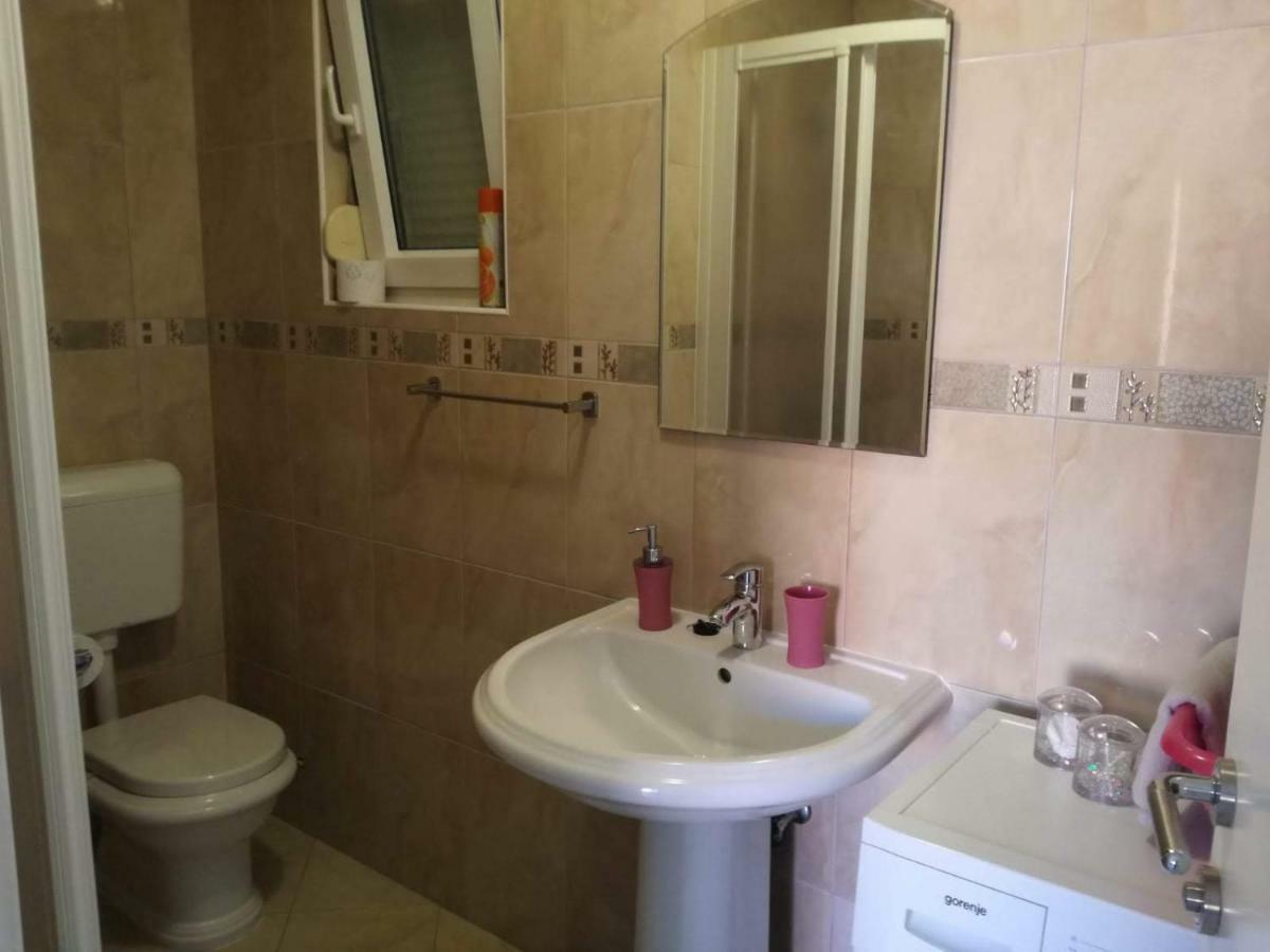 Apartman Dora Povljana Bagian luar foto